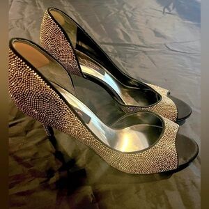 Nina Sz 10 Black & Gold  beaded open toe 3.5” high heel shoes EUC.